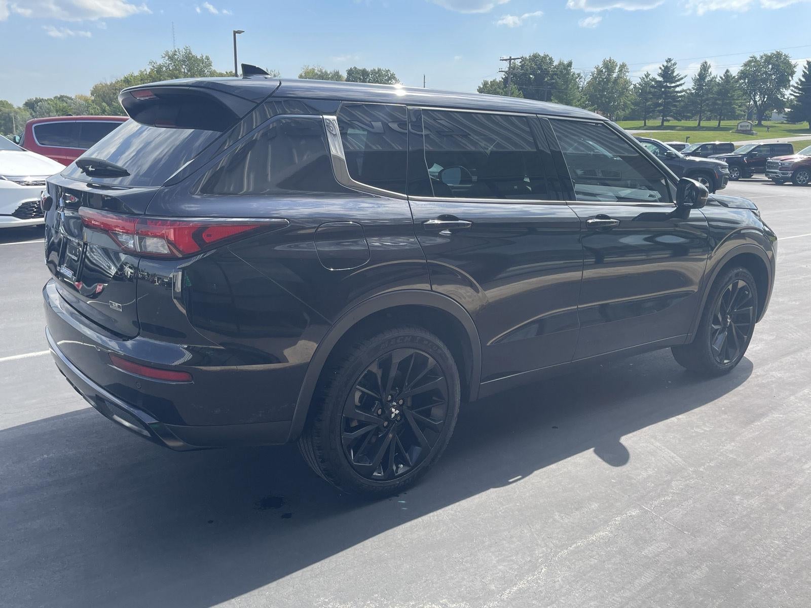 2023 Mitsubishi Outlander SE