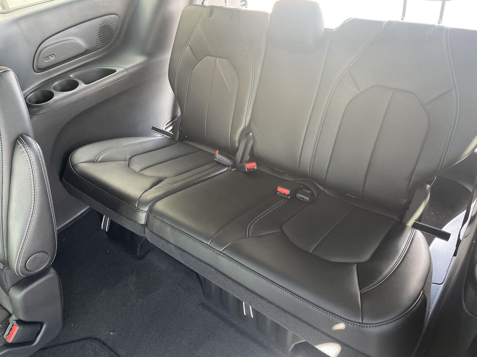 2027 Chrysler Pacifica PACIFICA SELECT