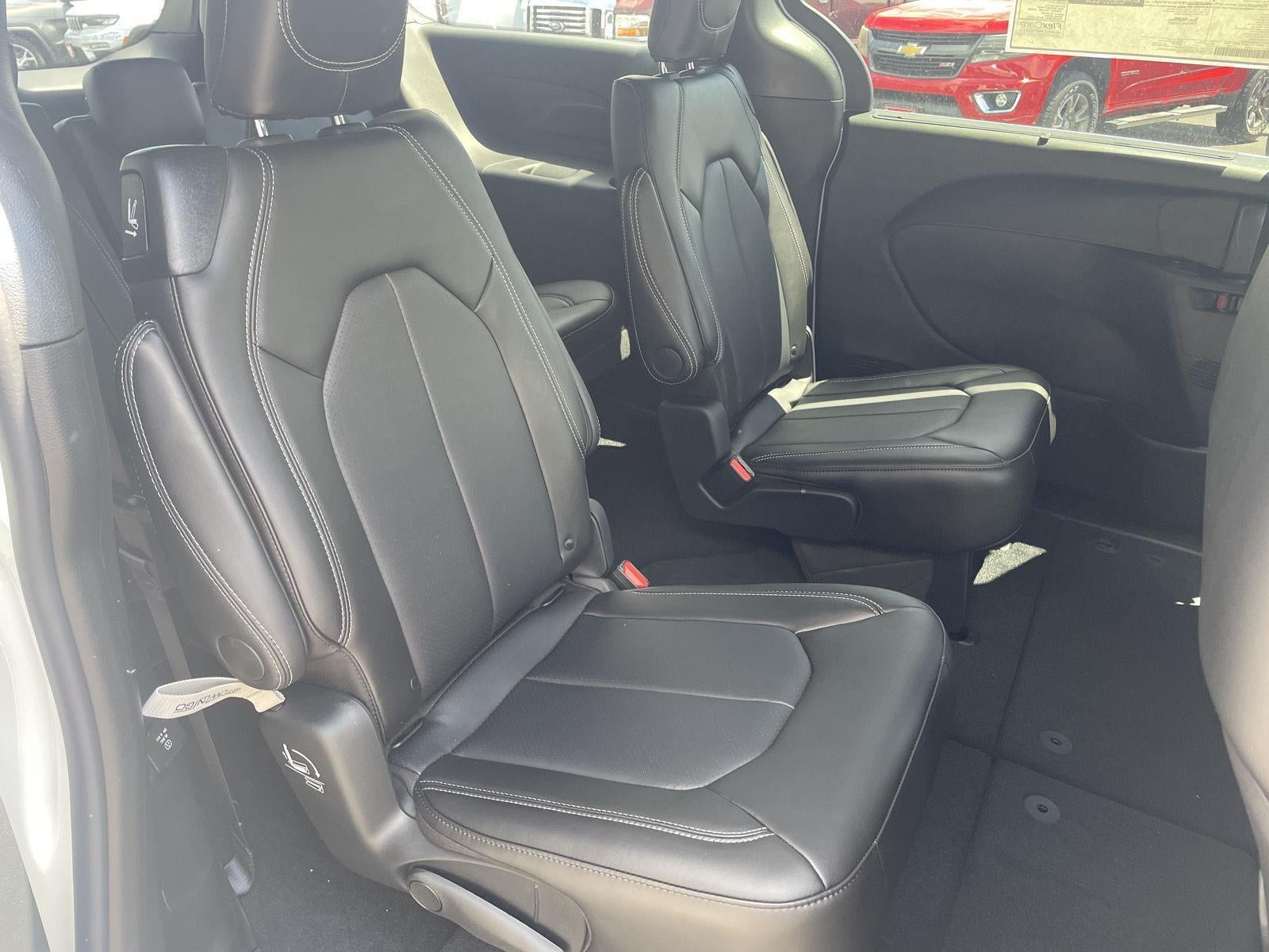 2027 Chrysler Pacifica PACIFICA SELECT