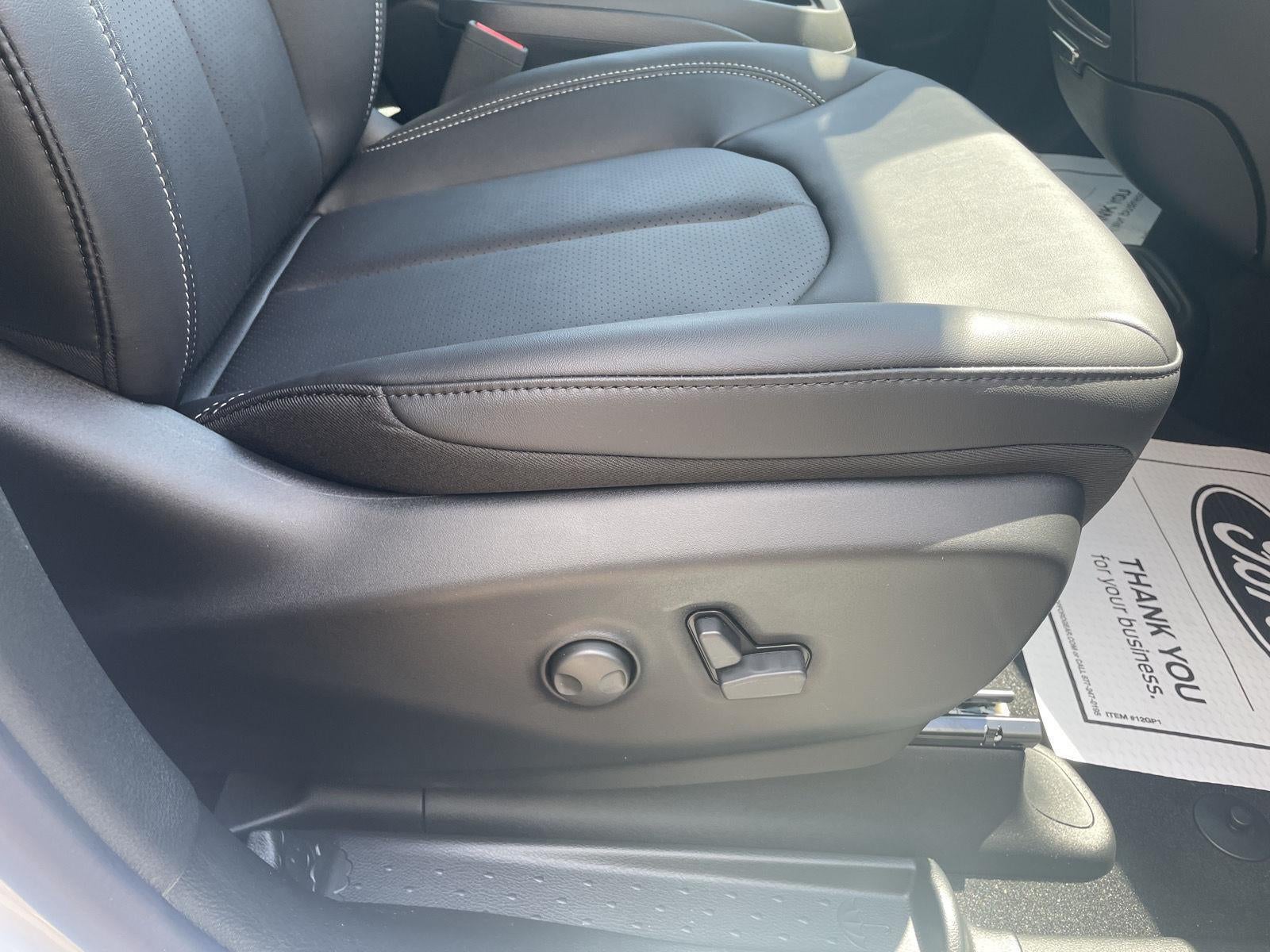 2027 Chrysler Pacifica PACIFICA SELECT