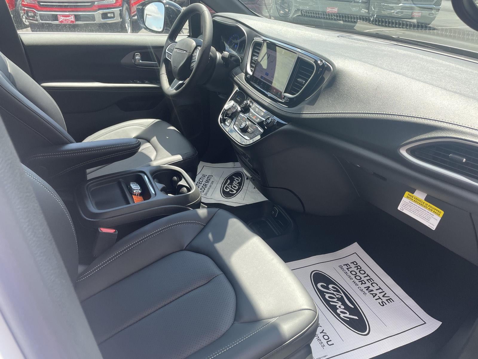 2027 Chrysler Pacifica PACIFICA SELECT