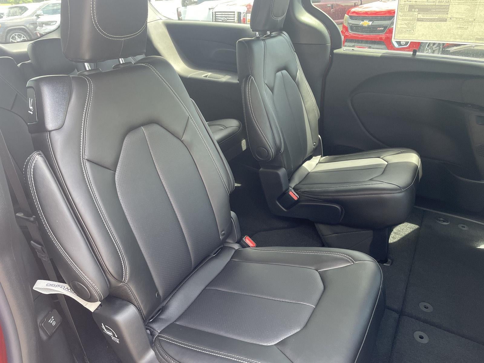 2027 Chrysler Pacifica PACIFICA SELECT