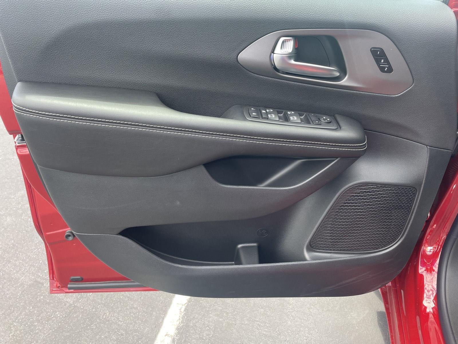 2027 Chrysler Pacifica PACIFICA SELECT