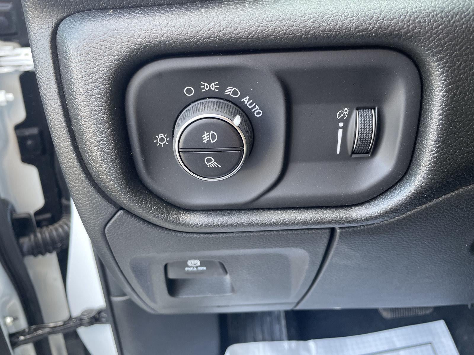 2026 RAM Ram 1500 RAM 1500 EXPRESS CREW CAB 4X4 5'7' BOX