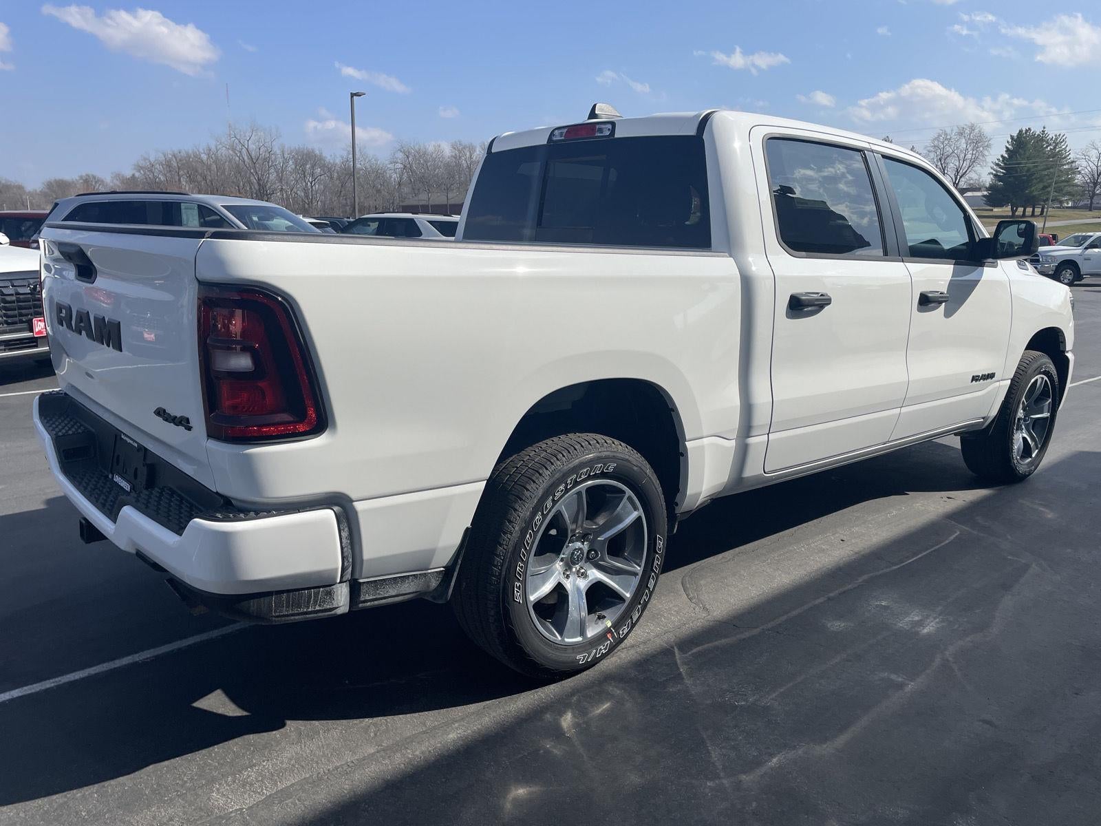 2026 RAM Ram 1500 RAM 1500 EXPRESS CREW CAB 4X4 5'7' BOX