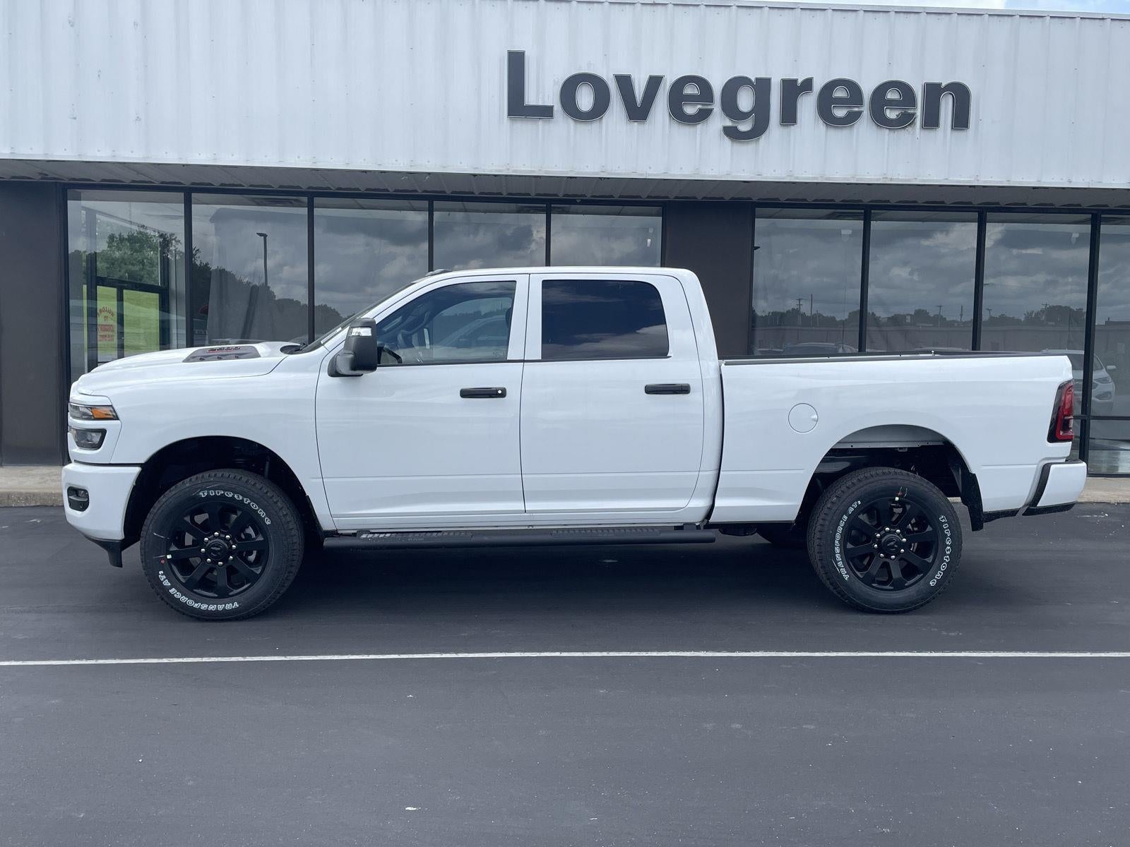 2026 RAM Ram 2500 RAM 2500 BLACK EXPRESS CREW CAB 4X4 6'4' BOX