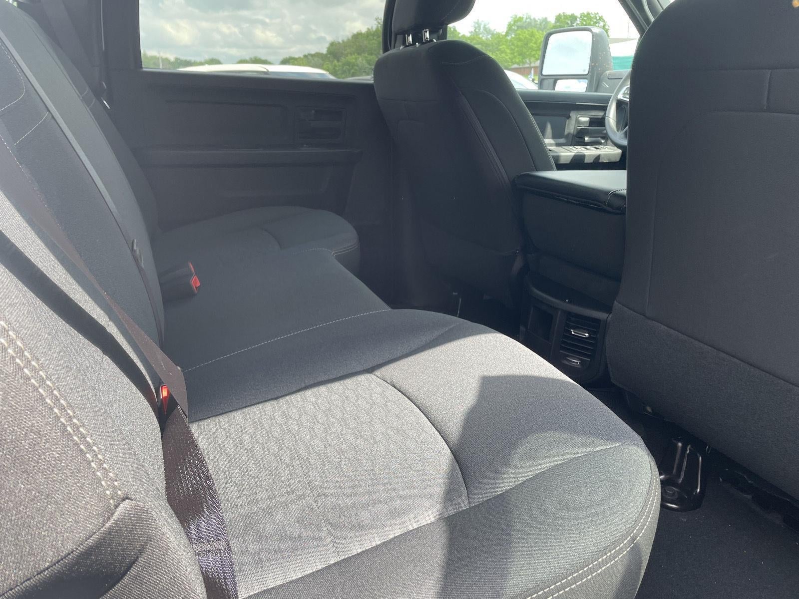 2026 RAM Ram 2500 RAM 2500 BLACK EXPRESS CREW CAB 4X4 6'4' BOX