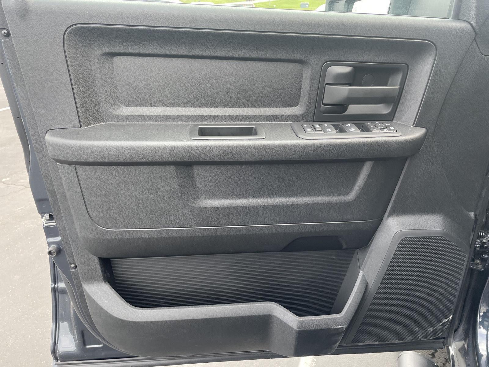 2026 RAM Ram 2500 RAM 2500 BLACK EXPRESS CREW CAB 4X4 6'4' BOX