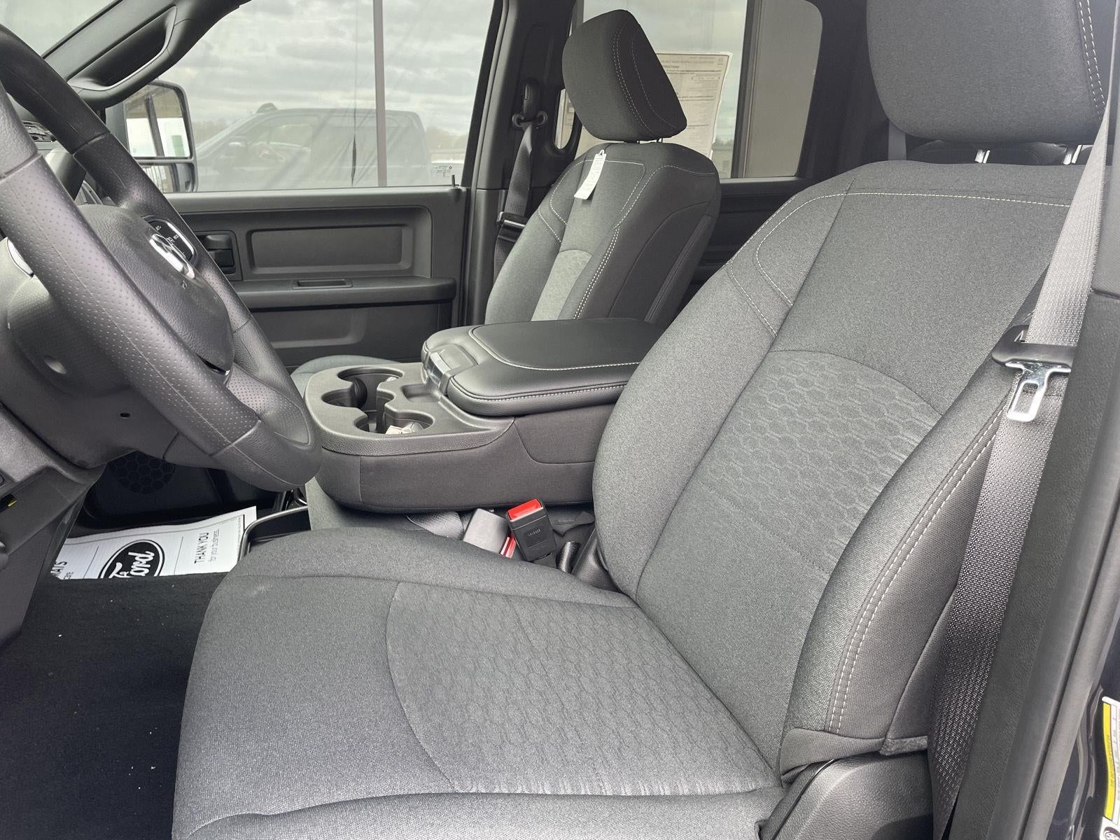 2026 RAM Ram 2500 RAM 2500 BLACK EXPRESS CREW CAB 4X4 6'4' BOX