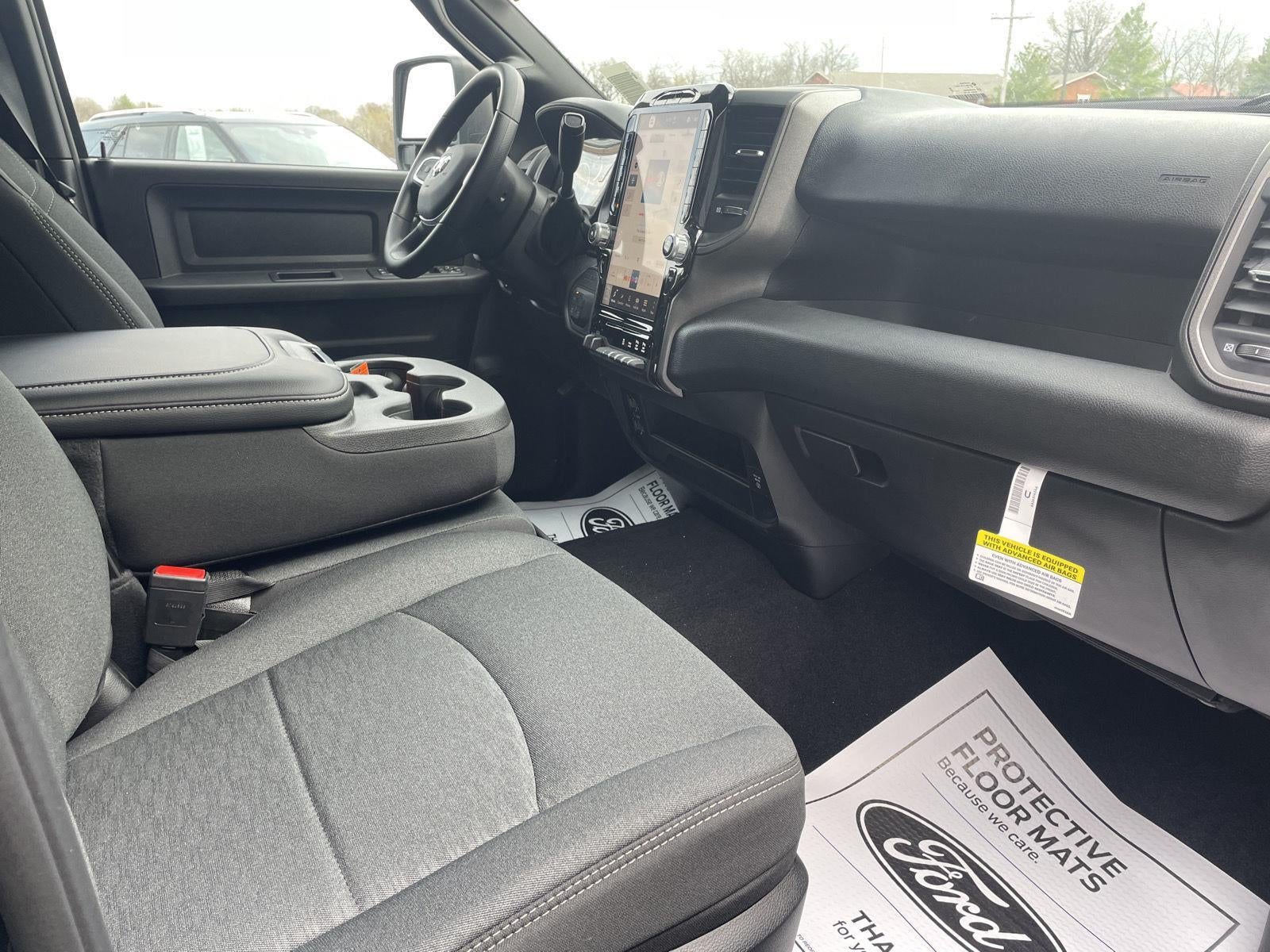 2026 RAM Ram 2500 RAM 2500 BLACK EXPRESS CREW CAB 4X4 6'4' BOX